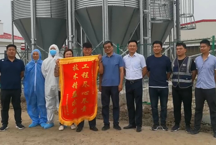 1666594317212103.jpg 授錦旗合影.jpg